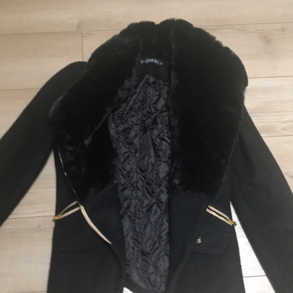 Adorable warm and cozy fur and wool blend jacket - Picture 2 of 5